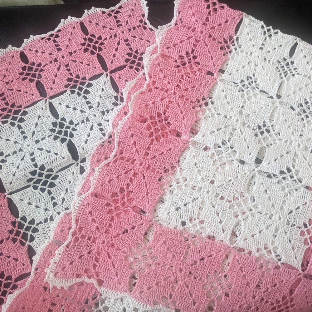 Set of Four Doilies / runner pink white crochet